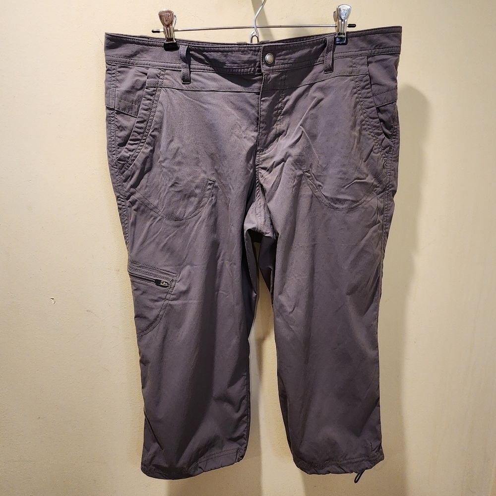 Eddy Bauer Women's Gray Capri Pants Size 12